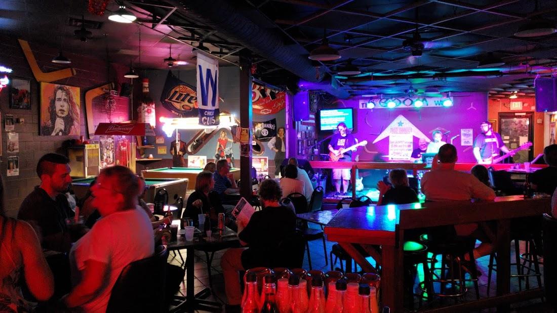 Boomerangs Bar & Grill