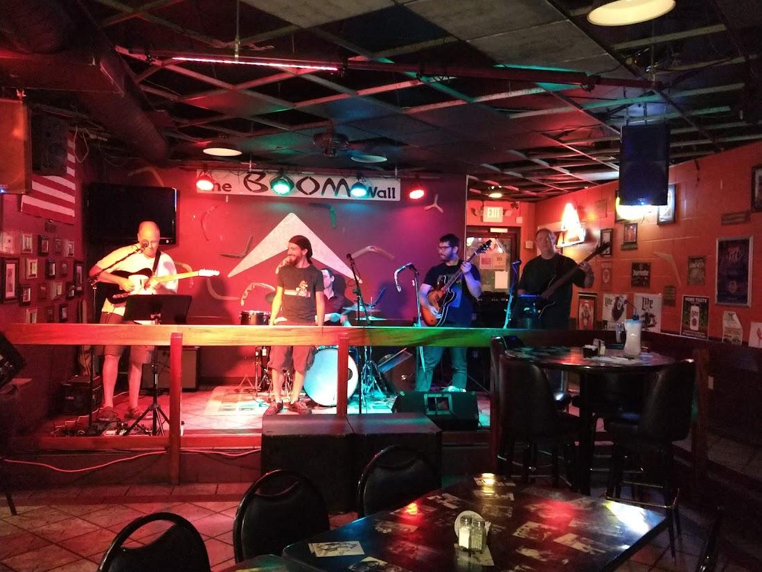 Boomerangs Bar & Grill